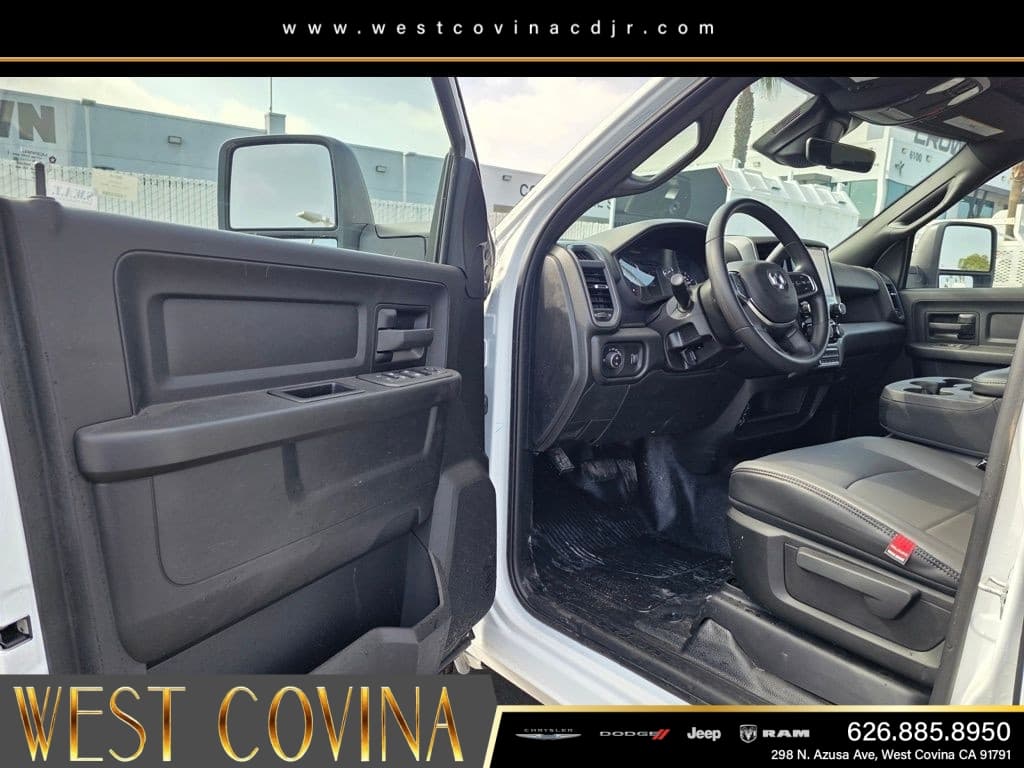 2026 RAM 3500 Chassis Cab Tradesman thumbnail 15