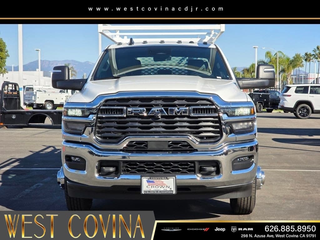 2026 RAM 3500 Chassis Cab Tradesman thumbnail 2