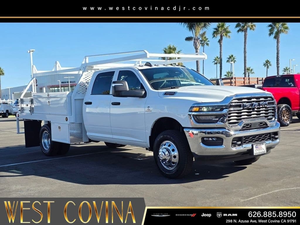 2026 RAM 3500 Chassis Cab Tradesman thumbnail 3