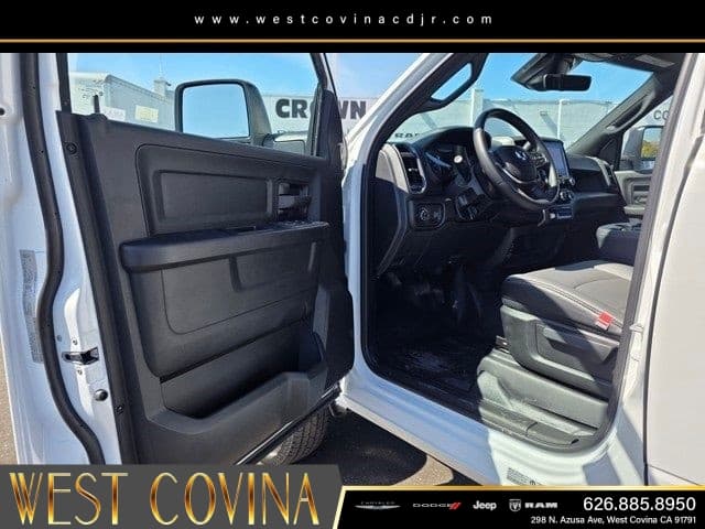 2026 RAM 3500 Chassis Cab Tradesman thumbnail 17
