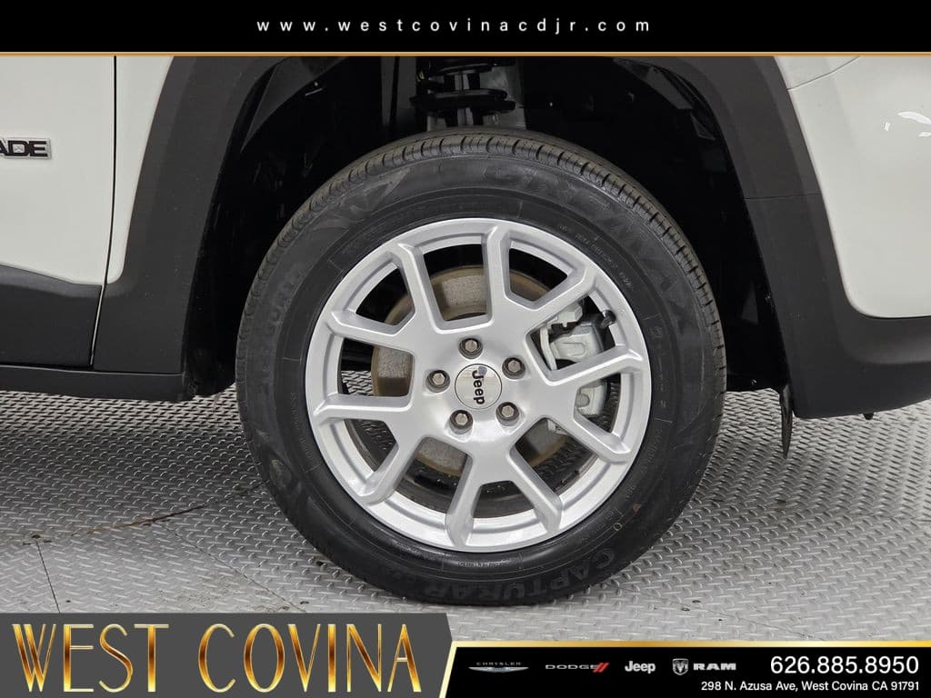 2023 Jeep Renegade Latitude thumbnail 9