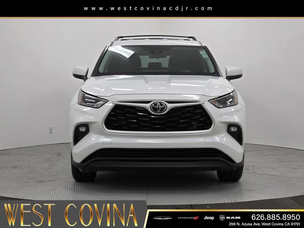 2022 Toyota Highlander LE thumbnail 2