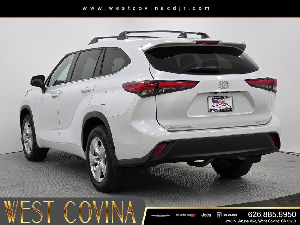 2022 Toyota Highlander LE thumbnail 5
