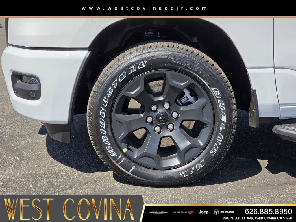 2026 RAM 1500 Express thumbnail 9