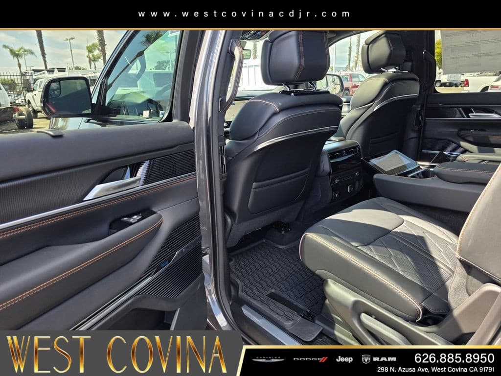2026 Jeep Grand Wagoneer Summit Reserve thumbnail 14