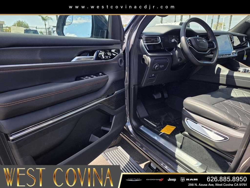 2026 Jeep Grand Wagoneer Summit Reserve thumbnail 16