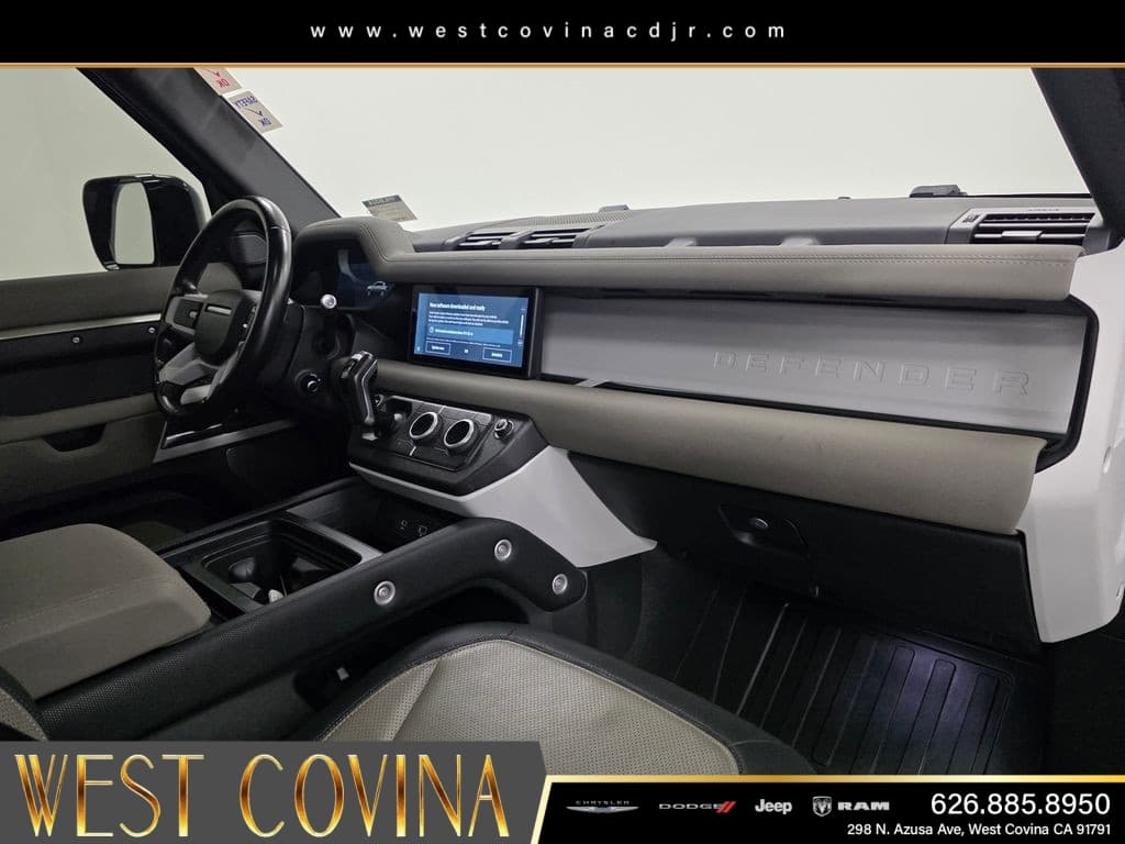 2022 Land Rover Defender 110 X-Dynamic SE thumbnail 15