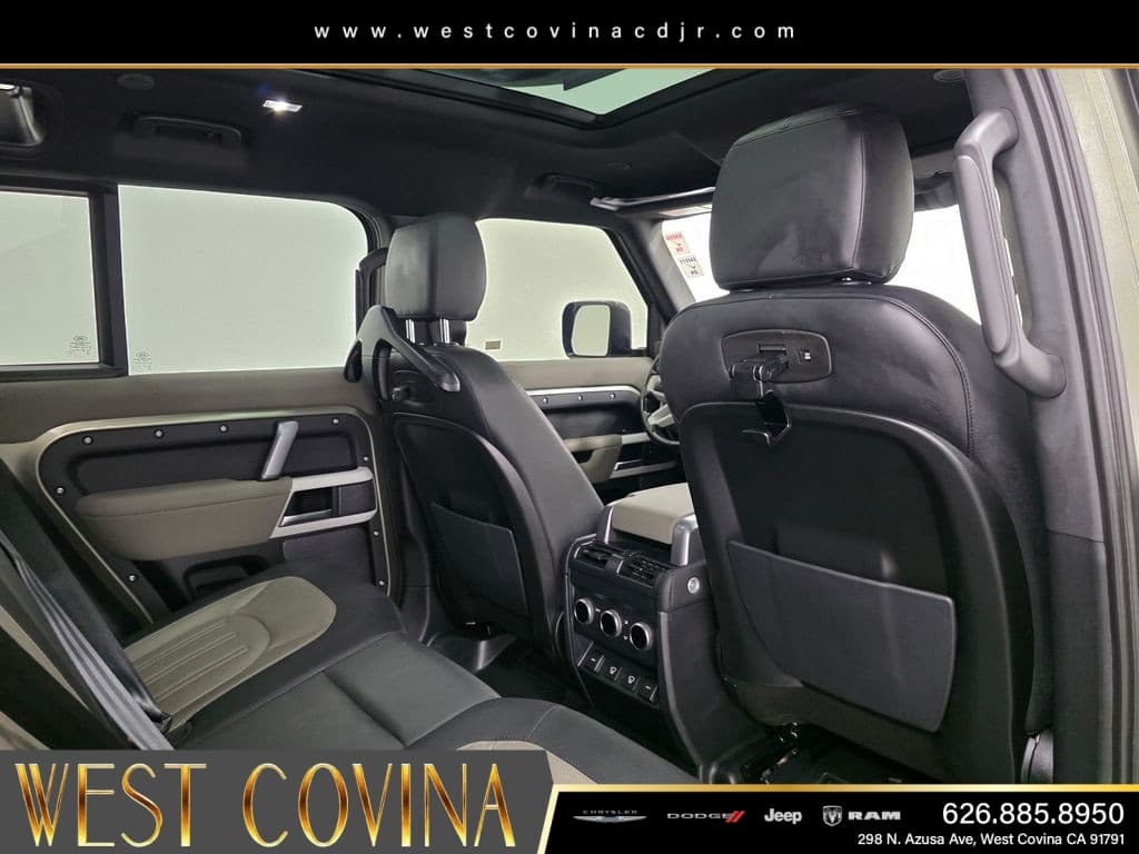 2022 Land Rover Defender 110 X-Dynamic SE thumbnail 16