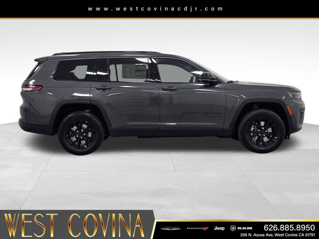 2026 Jeep Grand Cherokee L Laredo thumbnail 4