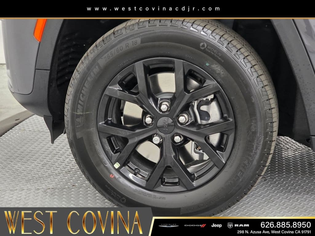 2026 Jeep Grand Cherokee L Laredo thumbnail 9