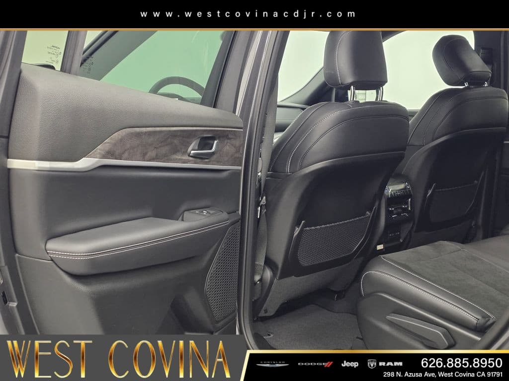 2026 Jeep Grand Cherokee L Laredo thumbnail 10