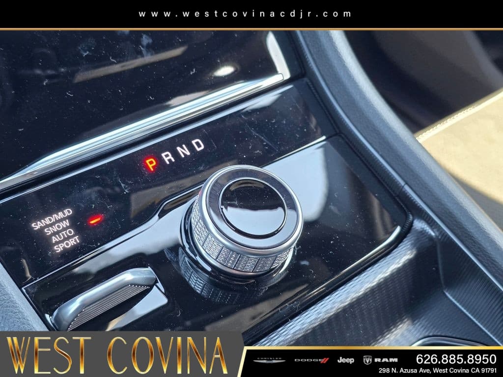 2026 Jeep Grand Cherokee L Laredo thumbnail 23