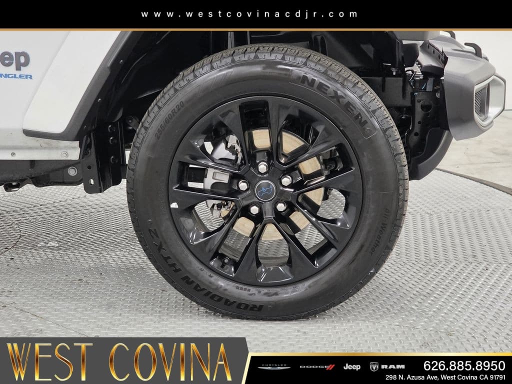 2025 Jeep Wrangler Sahara 4xe thumbnail 8