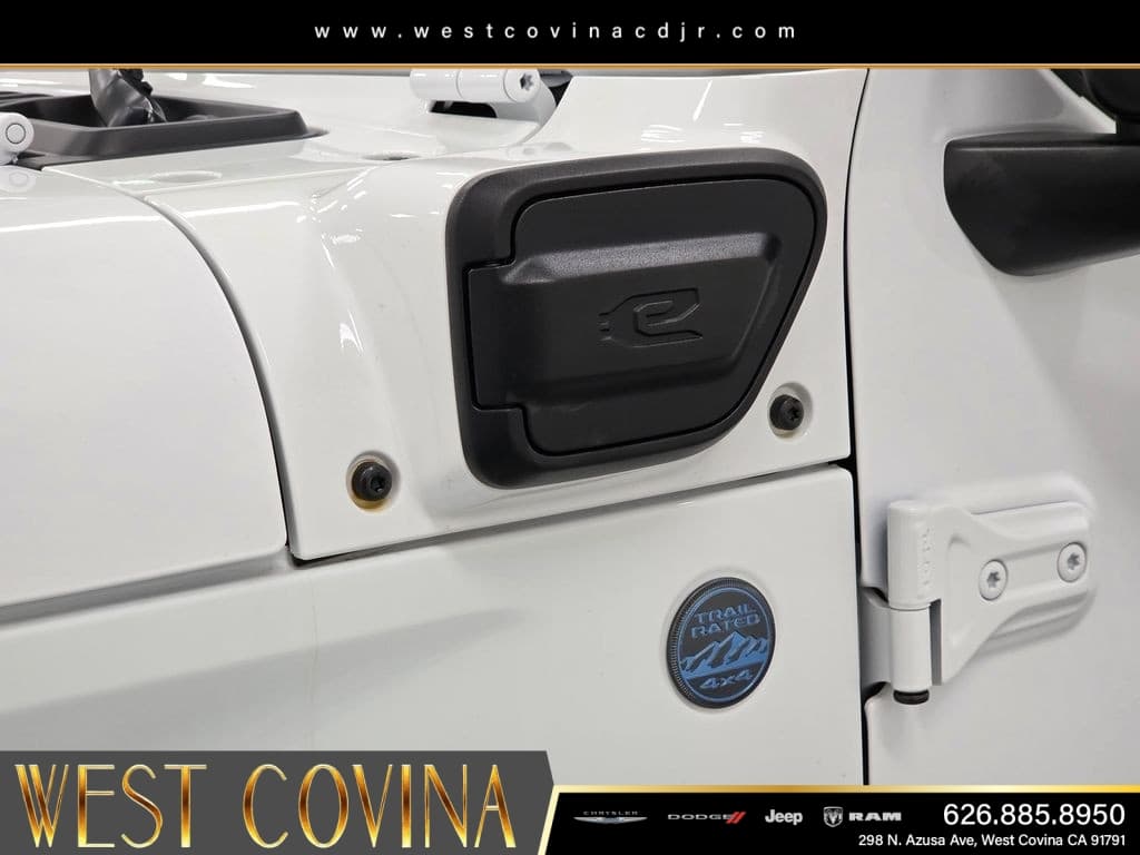 2025 Jeep Wrangler Sahara 4xe thumbnail 9
