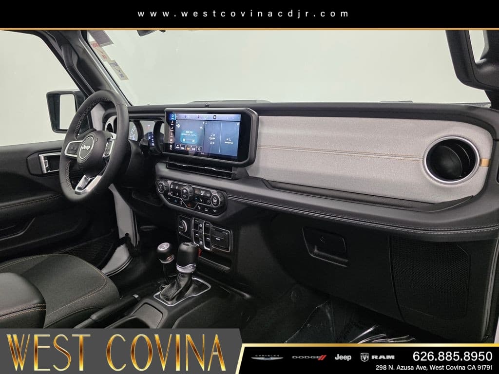 2025 Jeep Wrangler Sahara 4xe thumbnail 15