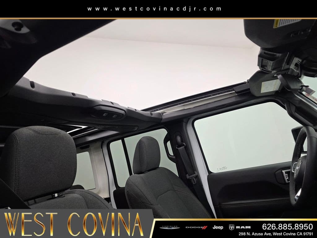 2025 Jeep Wrangler Sahara 4xe thumbnail 16