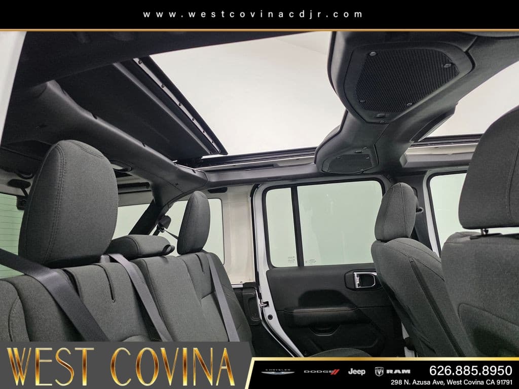 2025 Jeep Wrangler Sahara 4xe thumbnail 17