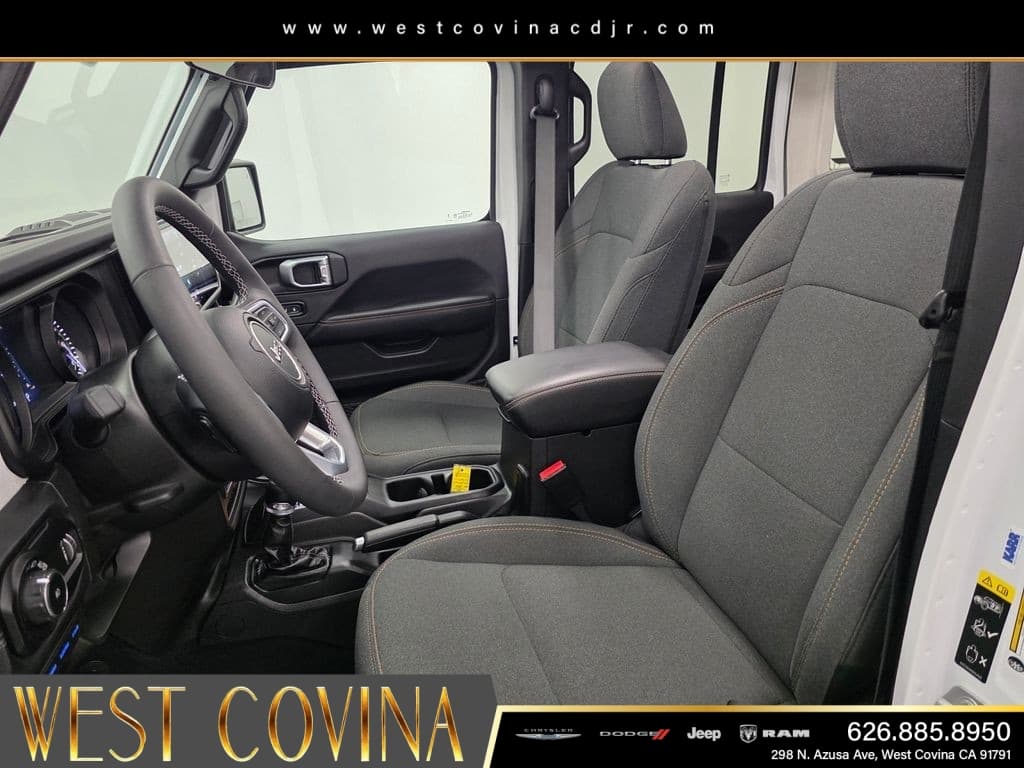 2025 Jeep Wrangler Sahara 4xe thumbnail 24