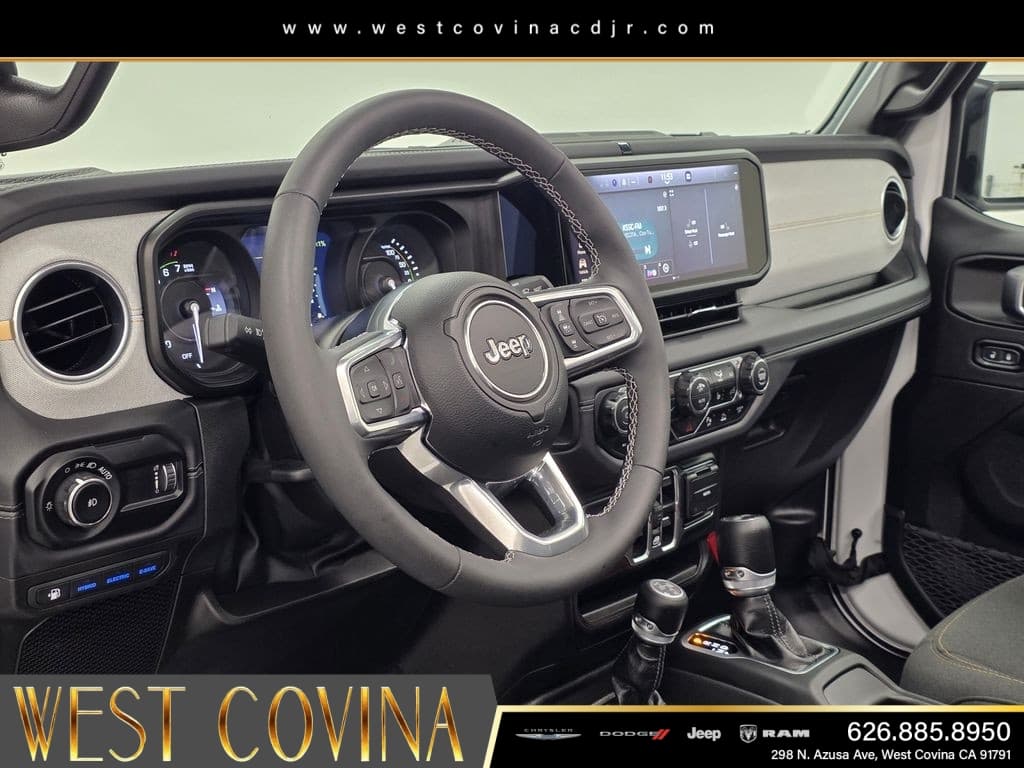 2025 Jeep Wrangler Sahara 4xe thumbnail 25