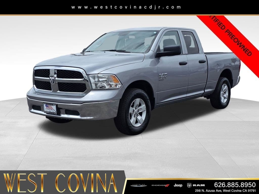 2024 Ram 1500 Classic SLT thumbnail 3