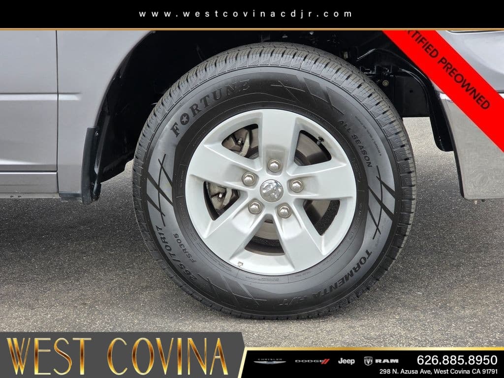 2024 Ram 1500 Classic SLT thumbnail 9