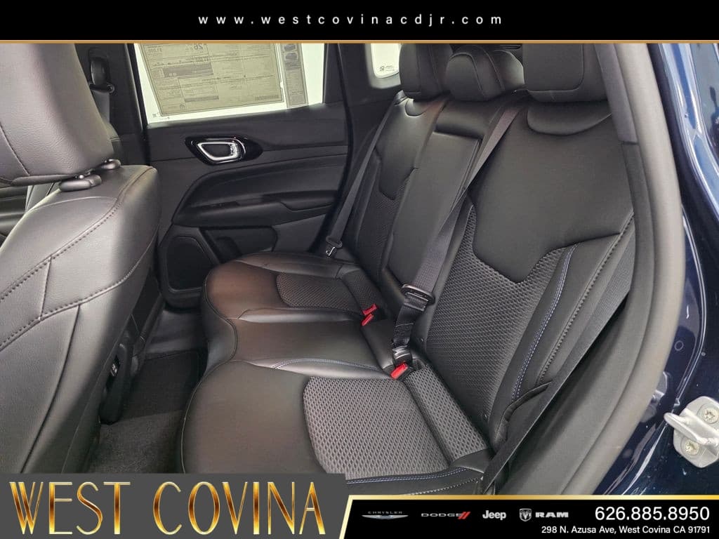 2026 Jeep Compass Latitude thumbnail 12
