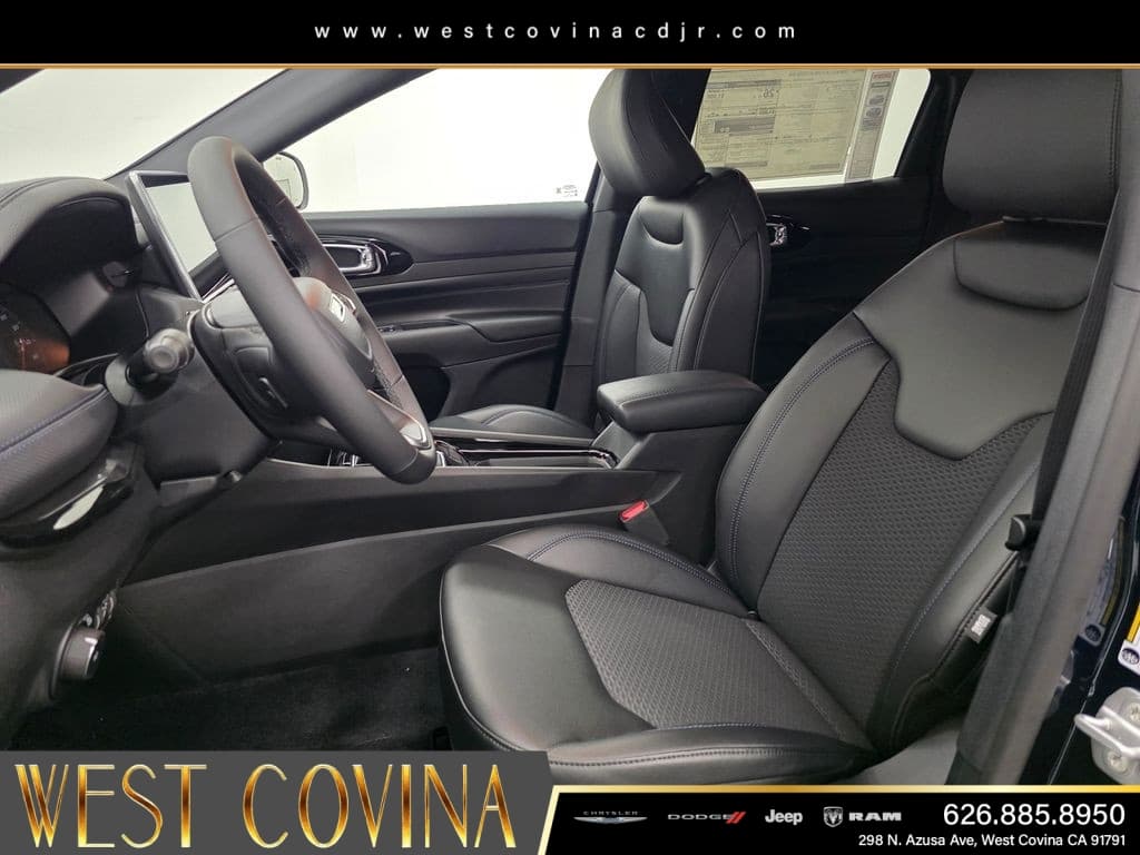 2026 Jeep Compass Latitude thumbnail 13