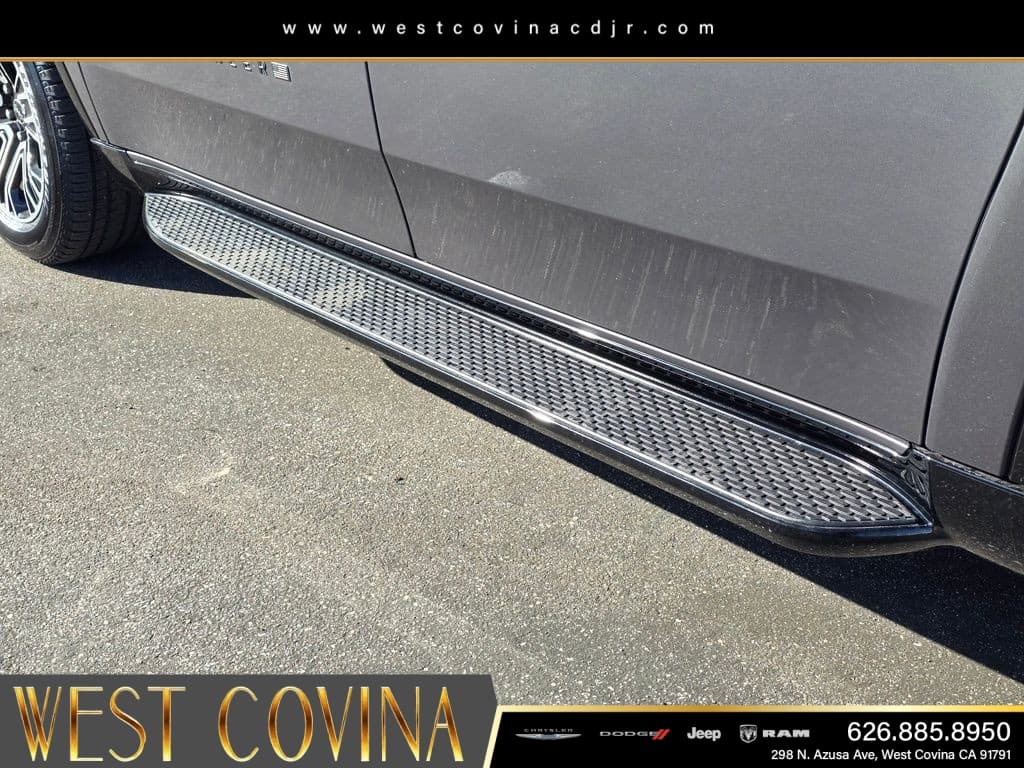 2026 Jeep Grand Wagoneer thumbnail 10