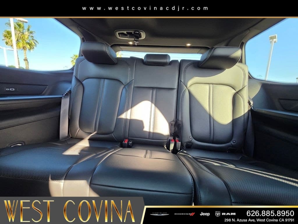2026 Jeep Grand Wagoneer thumbnail 12