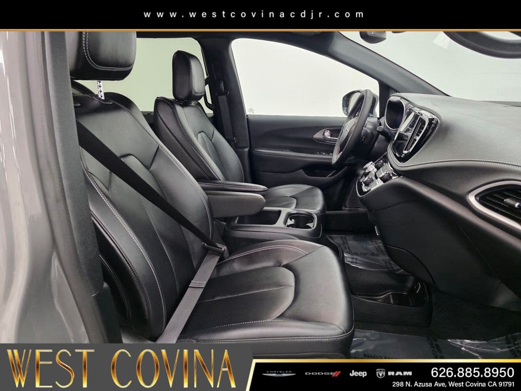 2025 Chrysler Pacifica Select thumbnail 12