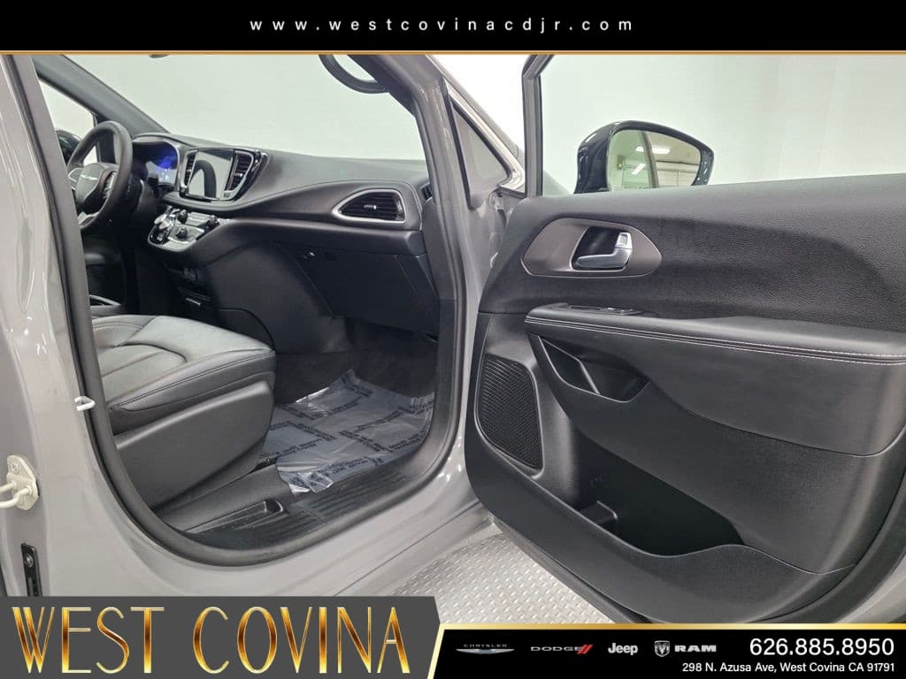 2025 Chrysler Pacifica Select thumbnail 15