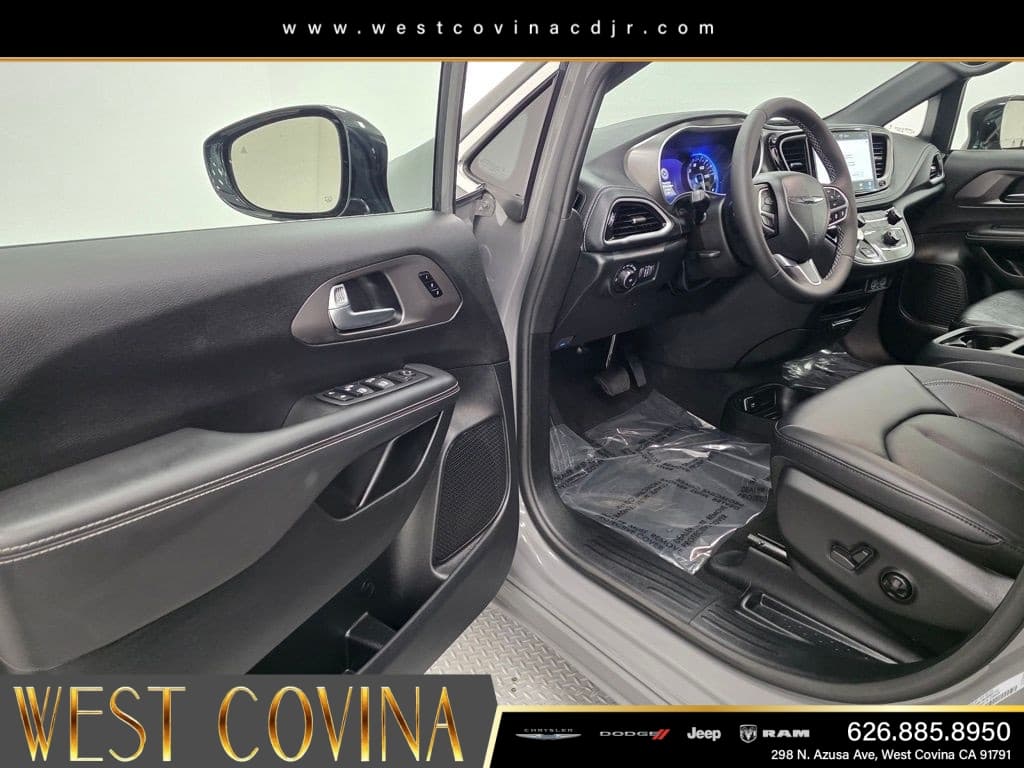 2025 Chrysler Pacifica Select thumbnail 21