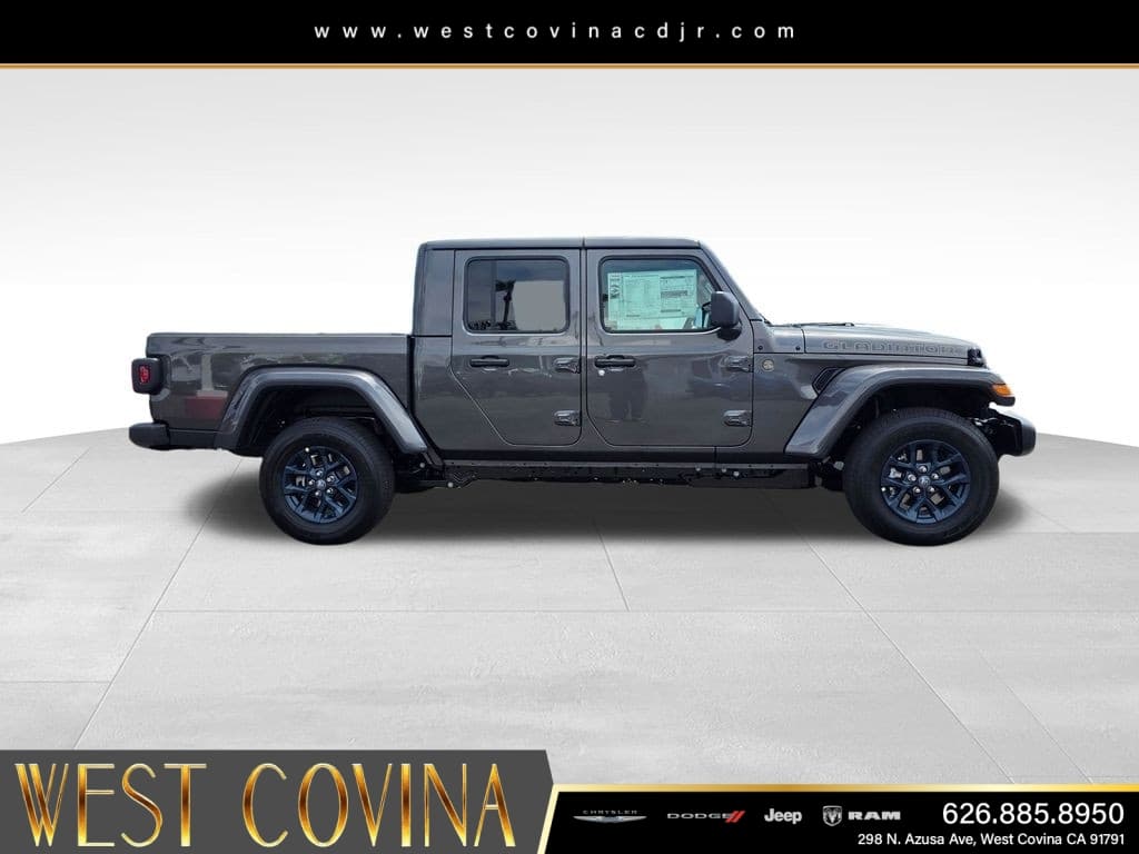 2026 Jeep Gladiator 85th Anniversary Edition thumbnail 4