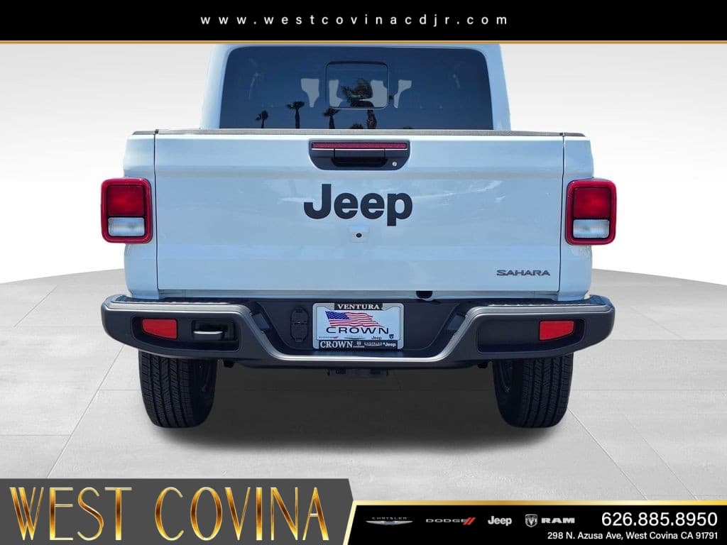 2026 Jeep Gladiator Sahara thumbnail 6