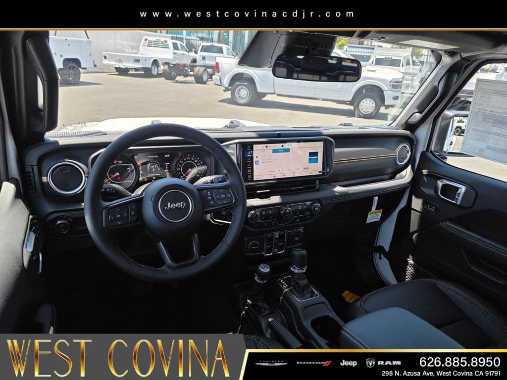 2026 Jeep Gladiator Sahara thumbnail 11