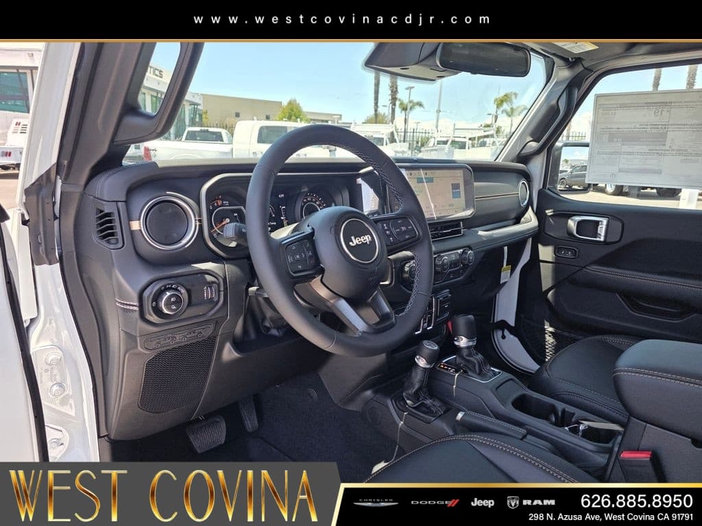 2026 Jeep Gladiator Sahara thumbnail 14