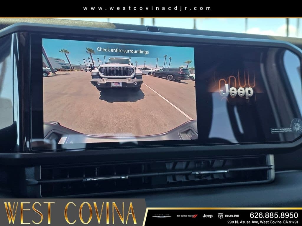 2026 Jeep Gladiator Sahara thumbnail 15