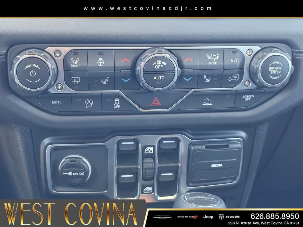 2026 Jeep Gladiator Sahara thumbnail 16