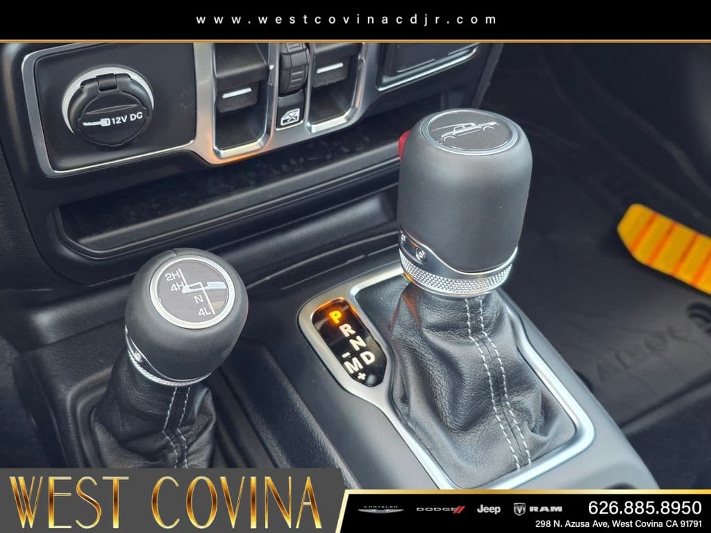 2026 Jeep Gladiator Sahara thumbnail 17
