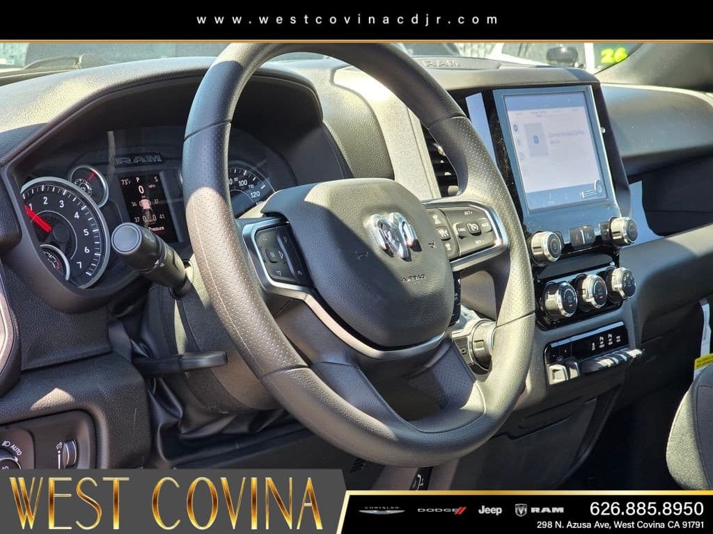 2026 RAM 1500 Express thumbnail 15