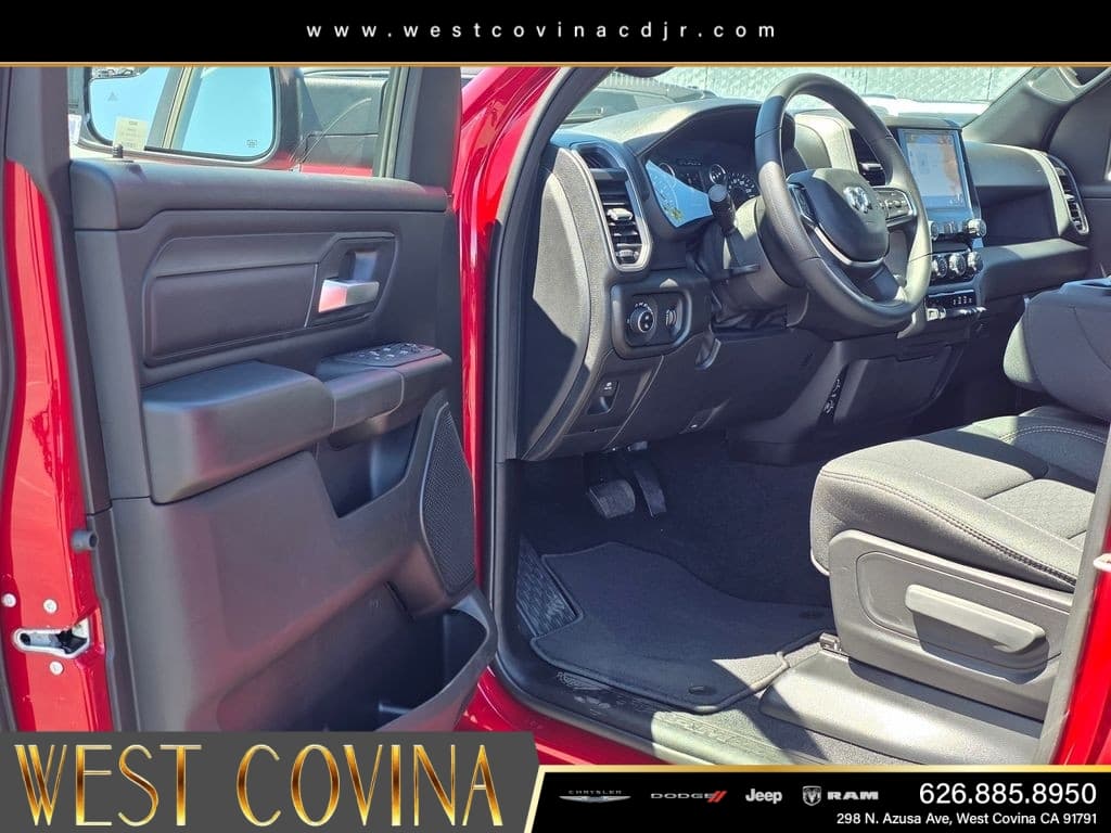 2026 RAM 1500 Express thumbnail 17