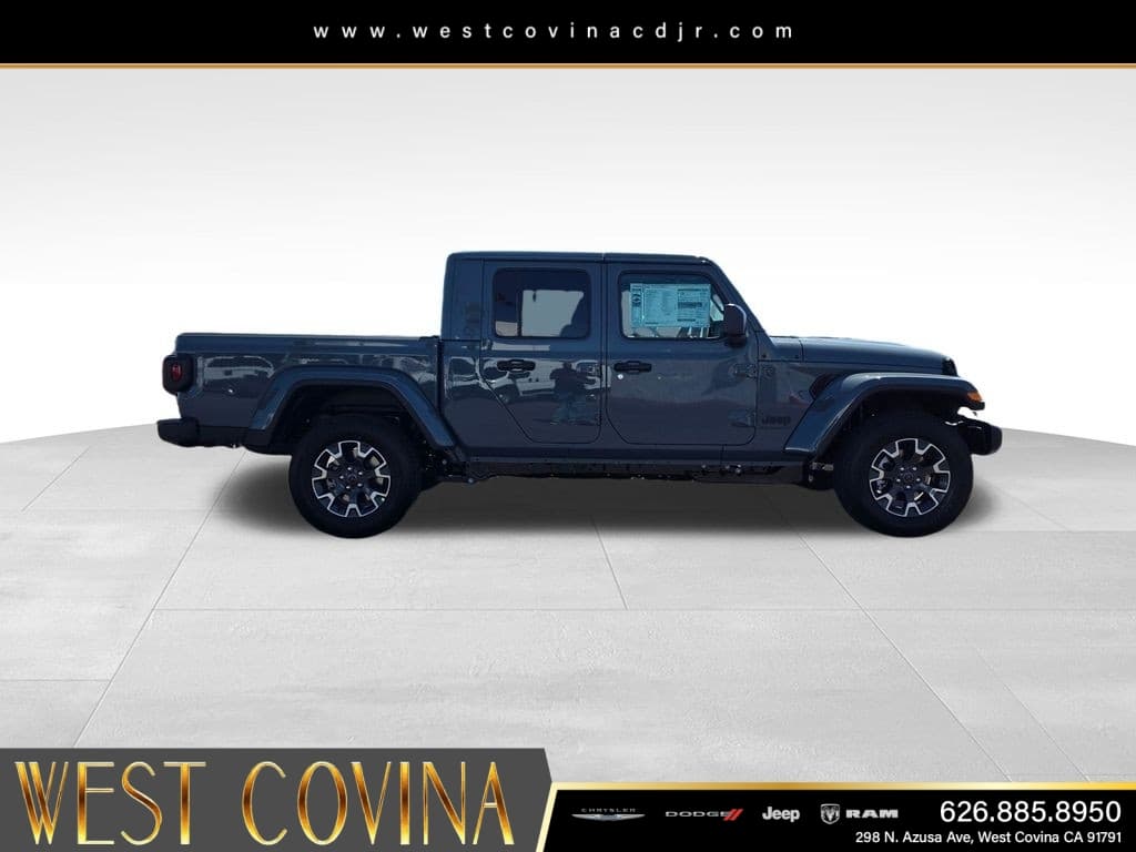 2026 Jeep Gladiator Sahara thumbnail 4