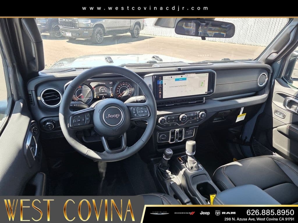 2026 Jeep Gladiator Sahara thumbnail 10