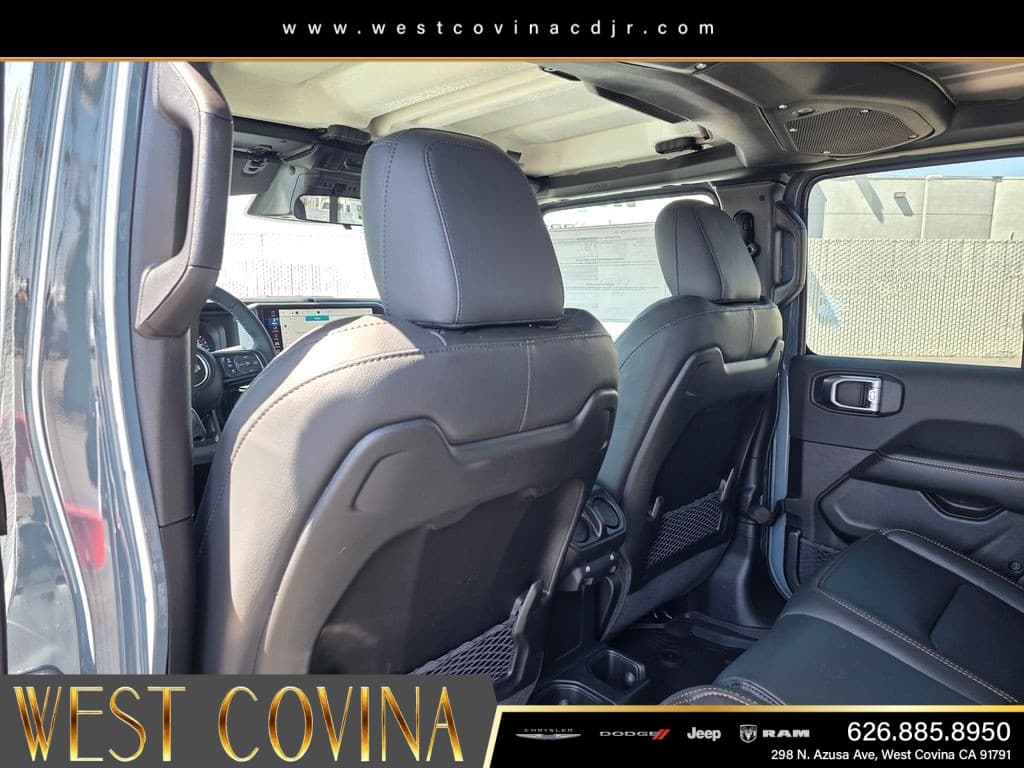 2026 Jeep Gladiator Sahara thumbnail 11