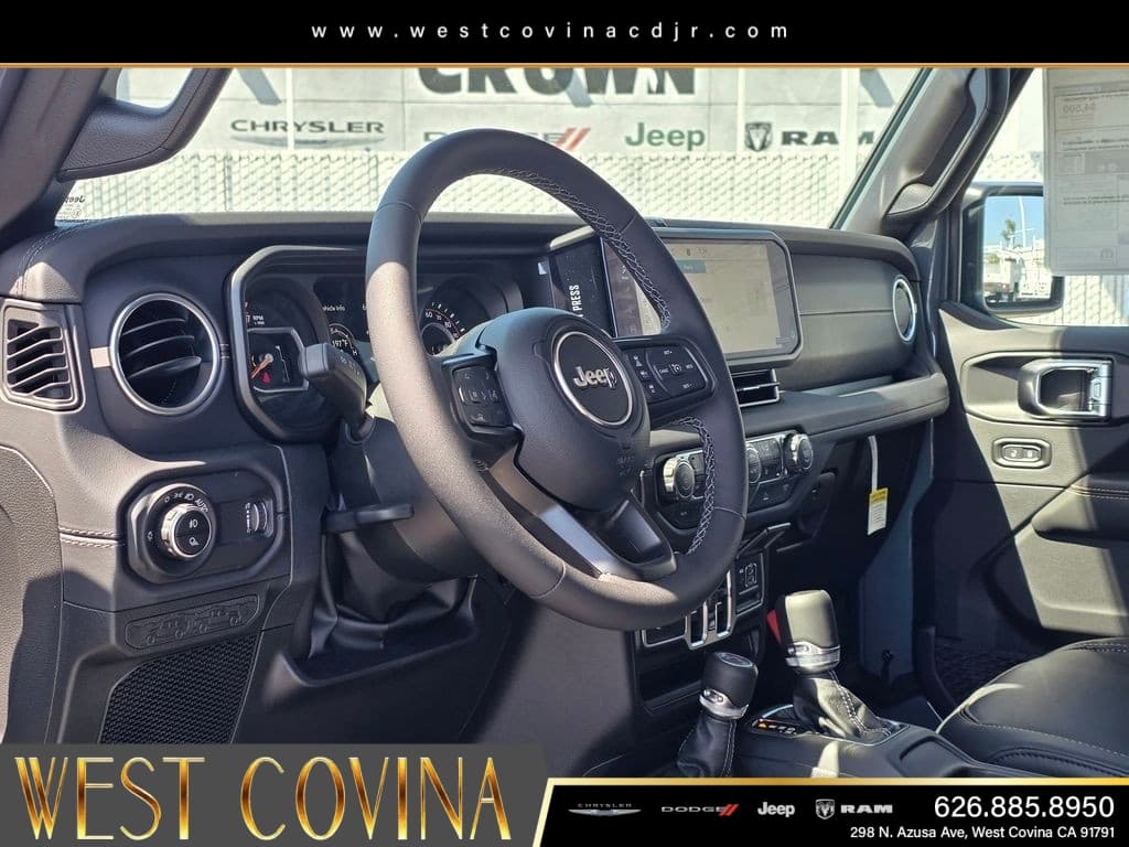 2026 Jeep Gladiator Sahara thumbnail 14