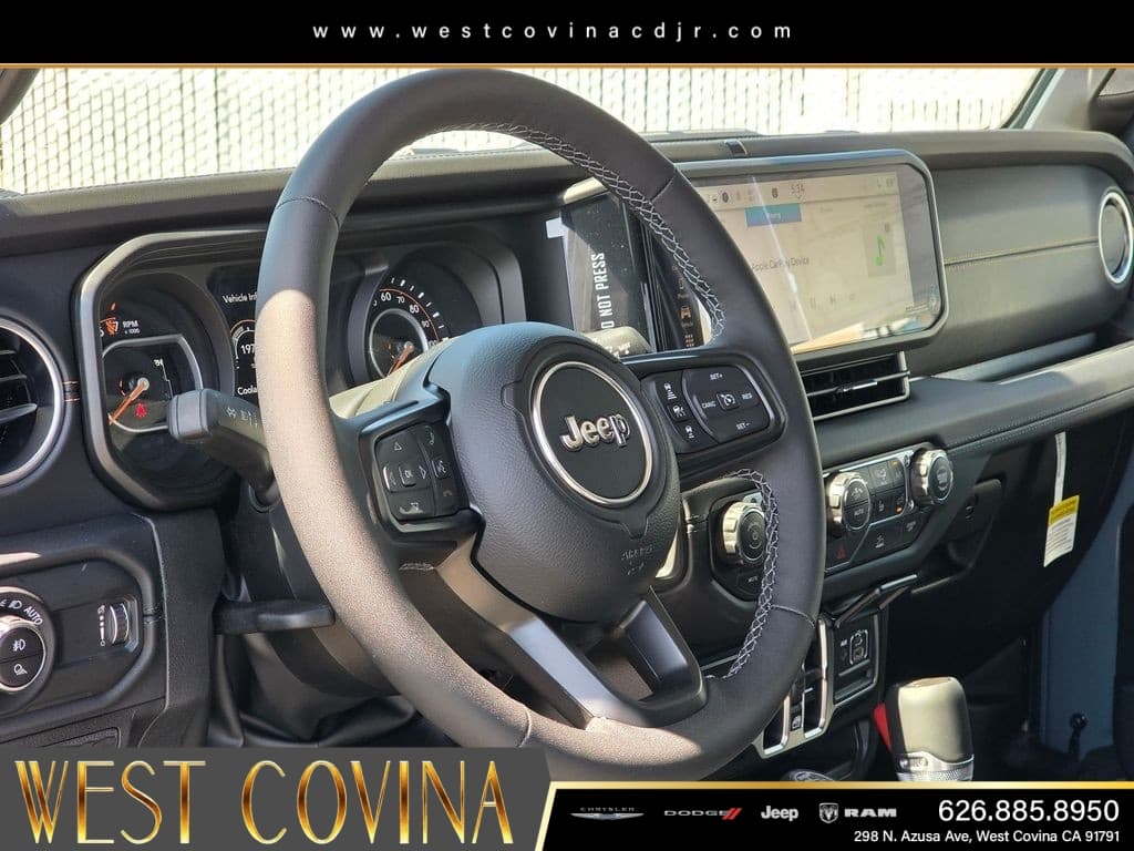 2026 Jeep Gladiator Sahara thumbnail 15