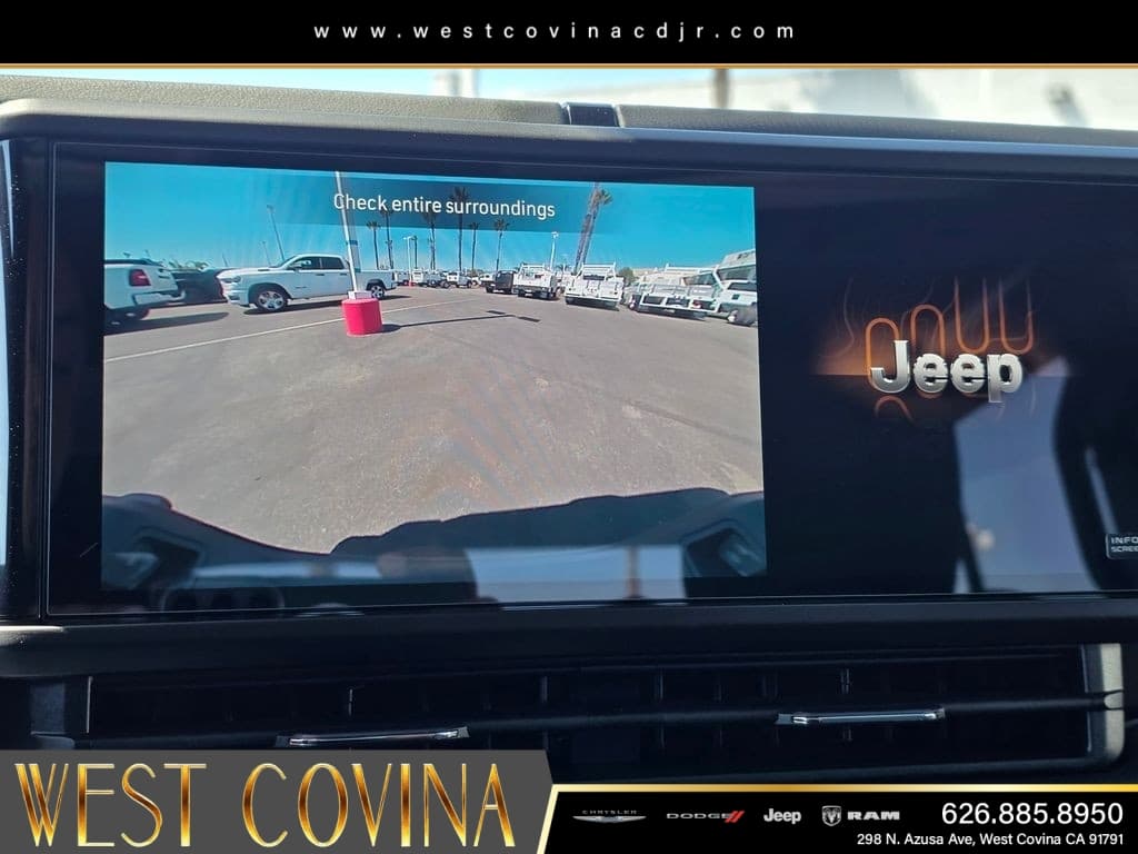 2026 Jeep Gladiator Sahara thumbnail 16