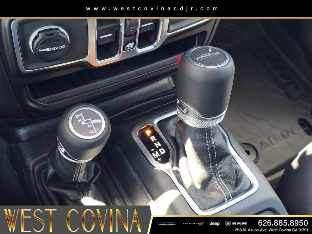 2026 Jeep Gladiator Sahara thumbnail 18