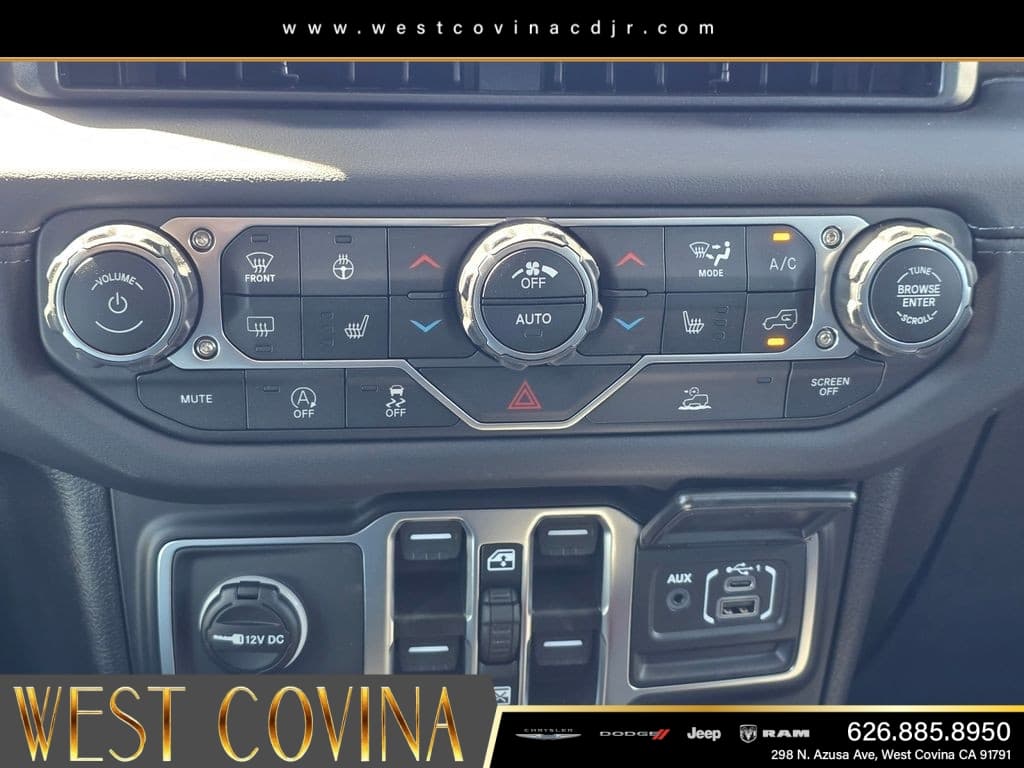 2026 Jeep Gladiator Sahara thumbnail 20