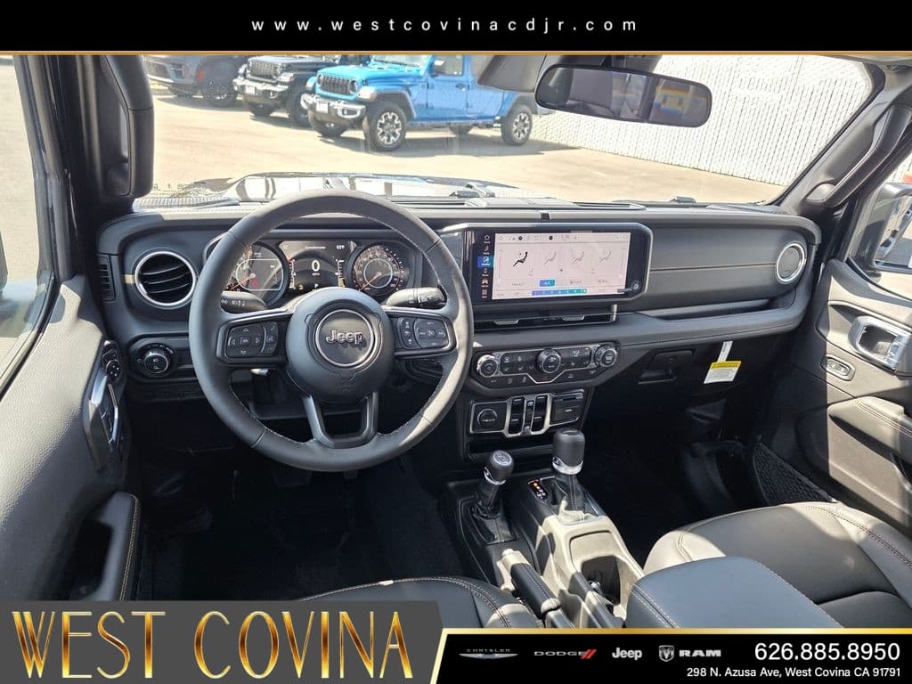 2026 Jeep Gladiator Sahara thumbnail 11